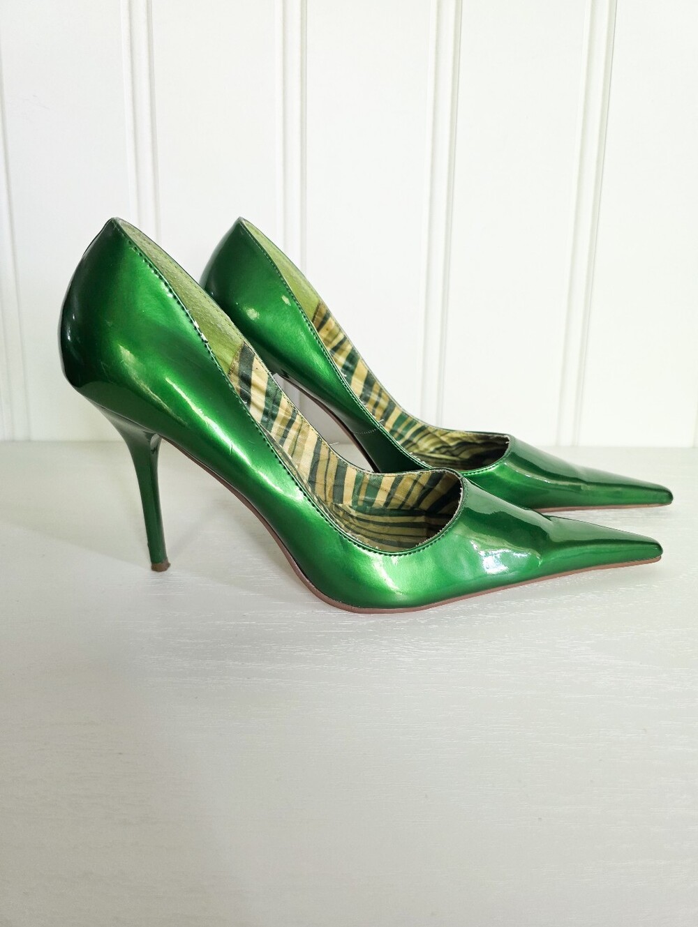 Michael Antonio Metallic Glossy Green Pointy Toe Heeled Pumps